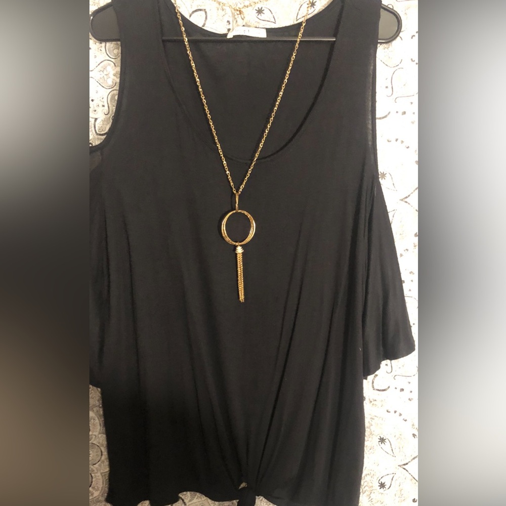 Cold Shoulder Top (Tagged 1X Runs Bigger)